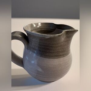 Vintage Leishman (retired) 87’Canada Pottery Handcrafted Creamer 🌱